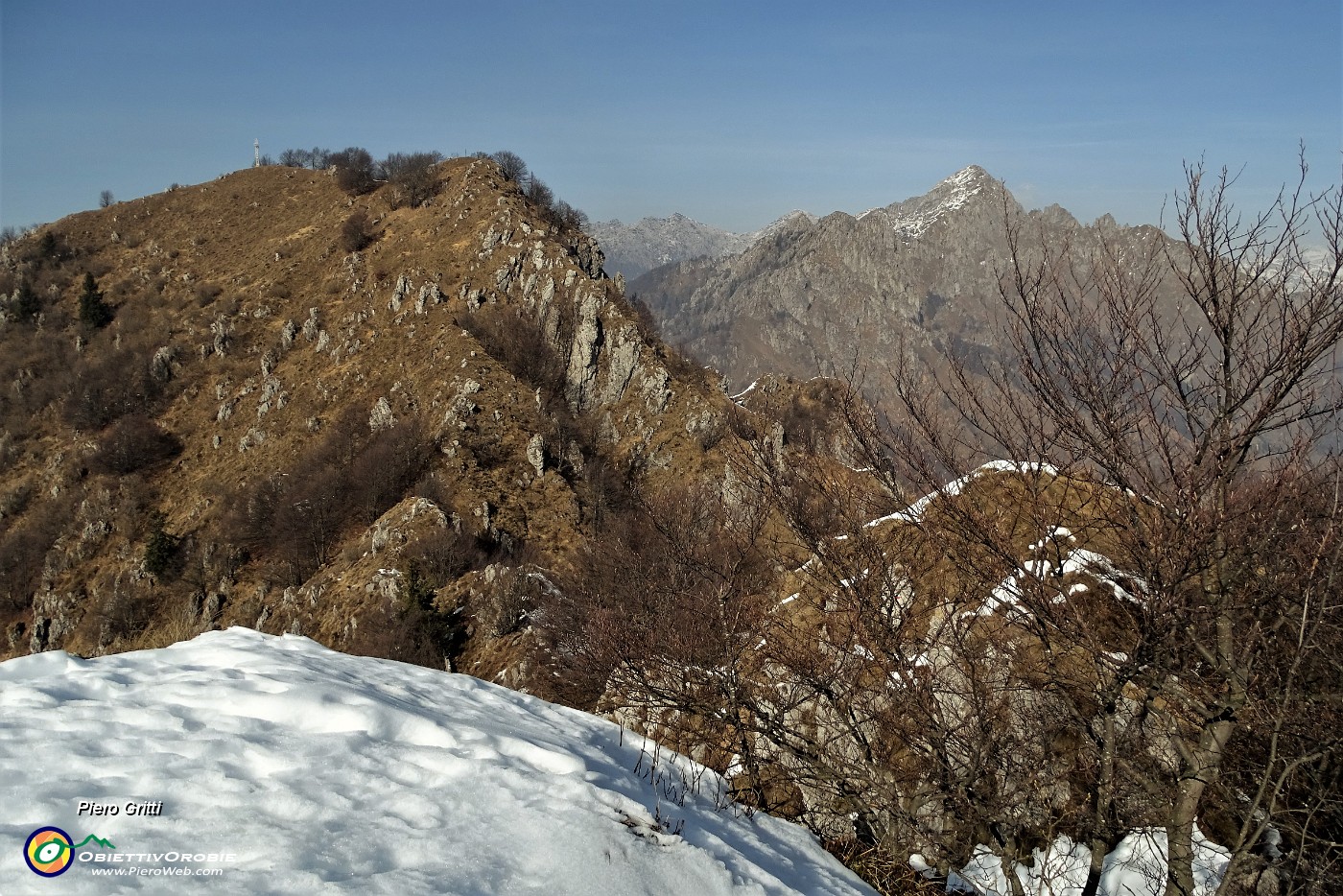 52 Ripida discesa a dx con neve ghiacciata ...ramponcini !.JPG